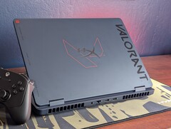 HyperX Omen 16 Valorant Edition ser fantastisk ut, men de mörka ytorna drar till sig fingeravtryck som aldrig förr