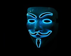 En &quot;Anonymous&quot;-mask, internationellt accepterad som en symbol för hackare (Bildkälla: Robert Stump, via Unsplash)