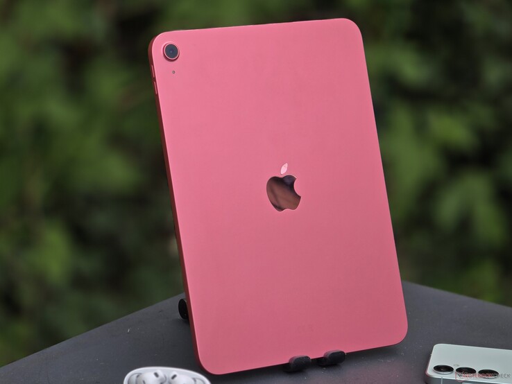 Apple iPad 11 A16 2025 recension av surfplatta (bildkälla: Marcus Herbrich)