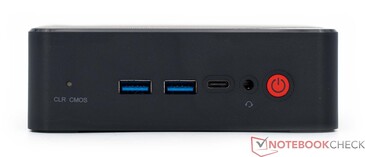 Framsida: 2x USB 3.2 typ A, USB typ C, ström på