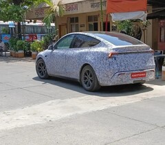 En kamouflerad Tesla Model Y har setts i Indien inför lanseringen (Bildkälla: shameelck on Reddit)