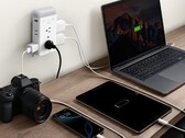 Govee's nya Smart Plug Outlet Extender (bilden) har en inbyggd nattlampa. (Bildkälla: Govee)