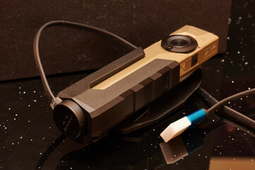 ... samt på hölstret. (Bildkälla: Andreas Sebayang/Notebookcheck.com)