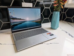 HP Pavilion Plus 14 är en solid bärbar dator för mediekonsumtion