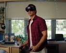 Steam Frame VR-headset och kontroller visas