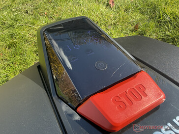 Styrenhet och display på robotgräsklipparen