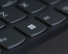 Närbild på ett tangentbord med Windows-tangenten i fokus