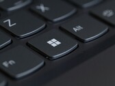 Närbild på ett tangentbord med Windows-tangenten i fokus