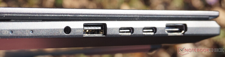 Till höger: USB 3.0 (5 Gbit/s), 2x USB-C (10 Gbit/s, DisplayPort, Power Delivery), HDMI 2.1