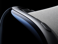 Nästa Apple Vision Pro kommer att ha samma övergripande design som den befintliga modellen, den senare på bilden. (Bildkälla: Apple)