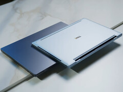 Dell XPS 13 kostar från 599,99 dollar för studenter. På bilden: två färgalternativ för den bärbara datorn.