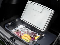 Model Y TesFridge monteras under bagageluckan och kan drivas med ström från 12V-uttaget. (Bildkälla: AcoPower)
