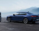 E-BMW vid en laddstation