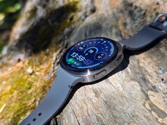 Garmin och Samsung smartklockor (Galaxy Watch 8 på bilden) påverkas av undersökningen (Bildkälla: Benedikt Winkel, Notebookcheck)