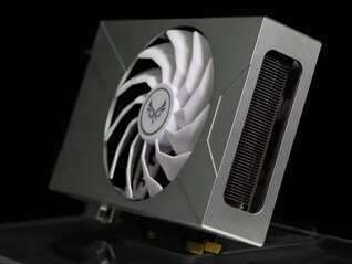 GeForce RTX 4070 Sakura Snow X har en kåpa som är helt maskinbearbetad av aluminium (Bildkälla: Zephyr)