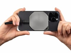 Den nya Datamag 40Gbps SSD har inbyggda magneter som gör det möjligt att fästa den på MagSafe-aktiverade iPhones för inspelning på språng. (Bildkälla: MSI)