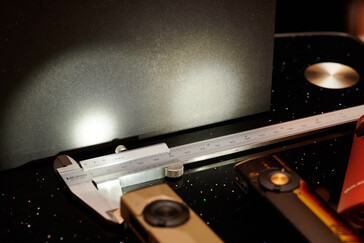 Arkpro Ultras fokusljus jämfört med Arkfeld Pros breda ljuskägla. (Bildkälla: Andreas Sebayang/Notebookcheck.com)