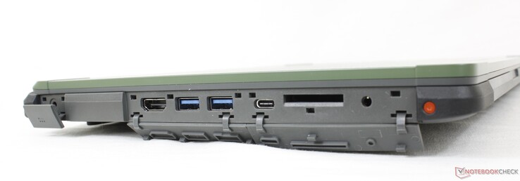 Vänster: AC-adapter, HDMI 2.0, 2x USB-A 3.0, USB-C med Thunderbolt 4 + DisplayPort + Power Delivery, SD-kortläsare, 3,5 mm ljuduttag