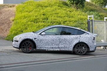 2026 Tesla Model Y Performance vy från sidan
