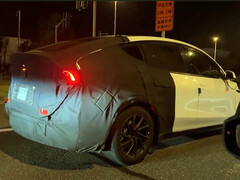 Den påstått längre Tesla Model Y under testning. (Bildkälla: Veo/X)