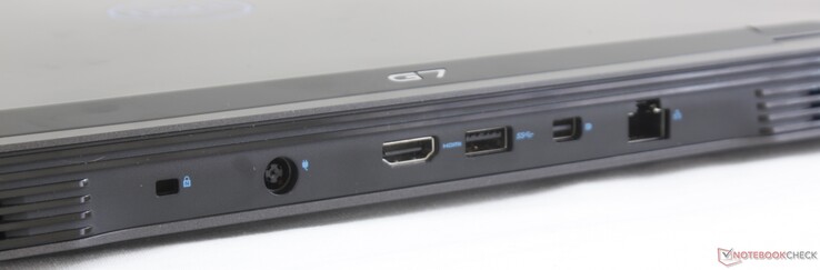 Baksidan: Noble-lås, AC-adapter, HDMI 2.0, USB 3.1 Typ A, mini-DisplayPort, Gigabit RJ-45