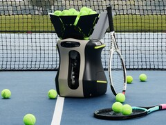 Pongbot Aura kan coacha spelare och vara domare i tennis-, padel- och pickleballmatcher.