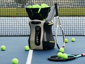 Pongbot Aura kan coacha spelare och vara domare i tennis-, padel- och pickleballmatcher.