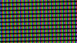 LC-displayen använder en klassisk RGB-subpixelmatris som består av en röd, en blå och en grön LED.