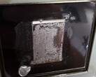 PS5-kylflänsar är inte immuna mot de långsiktiga effekterna av galliumkorrosion, vilket denna permanent skadade kontaktyta visar.