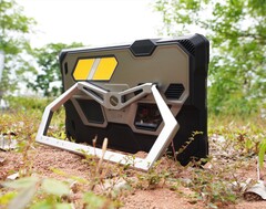 Tank Pad Ultra har en 1.080p-projektor i en särskilt robust surfplatta.