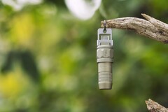 Olight iUltra levereras med en skyddad USB-C-kontakt. (Bildkälla: Olight)