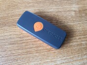 Weenect XS (överst)
