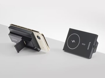 Ett inbyggt stöd gör att SR800 kan användas handsfree. (Bildkälla: Adata)