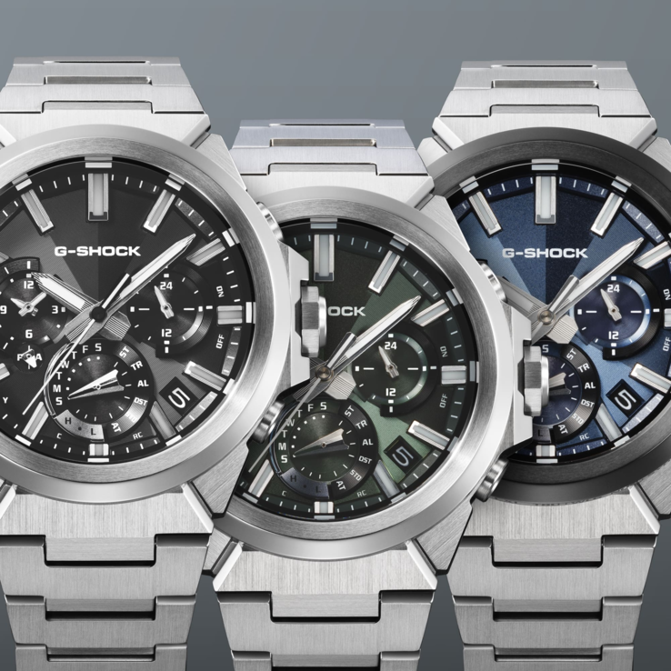Casio G-Shock G-Steel GST-W1000D-serien från vänster till höger: den svarta GST-W1000D-1A, den gröna GST-W1000D-3A och den blå GST-W1000AD-2A.
