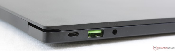 Vänster: USB Typ C 3.1 Gen. 2, USB Typ A 3.1