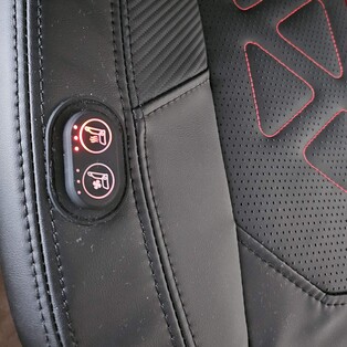 Sätesvärmen, som visas i rött, kan ställas in i tre steg. 