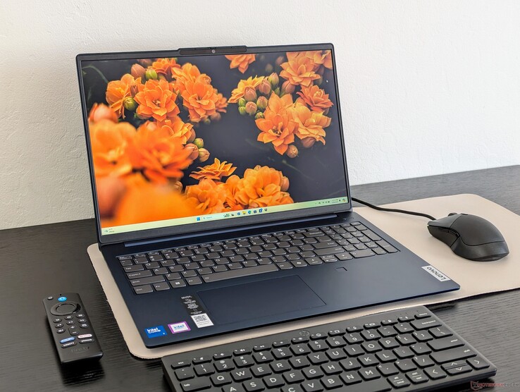 Lenovo IdeaPad Slim 7 16IRU9 (även känd som IdeaPad Slim 7 16 G9) Lenovo IdeaPad Slim 7 16IRU9 (även känd som IdeaPad Slim 7 16 G9)