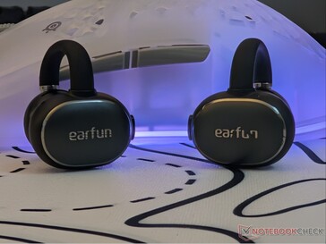 Framsidan av Clip 2-öronsnäckorna.