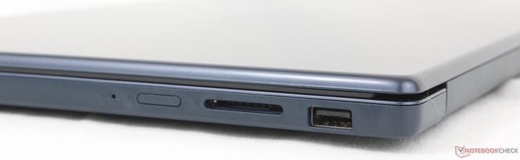 Höger sida: OneKey Recovery, strömknapp, SD-kortläsare, USB-A (5Gbps)