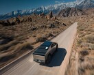 En SpaceX Starlink Mini på en Tesla Cybertruck (Bildkälla: SpaceX)