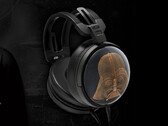Audio-Technica har lanserat den begränsade upplagan av ATH-AWSW-DV hörlurar i trä, prydda med Darth Vader från Star Wars. (Bildkälla: Audio-Technica)