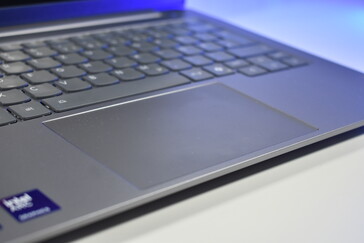 Lenovo ThinkBook 14 Gen 8: Pekplatta