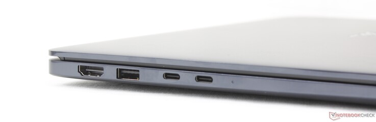 Vänster: HDMI 2.1, USB-A 3.2 Gen. 1, 2x USB-C Thunderbolt 4 med DisplayPort 2.1 + Power Delivery