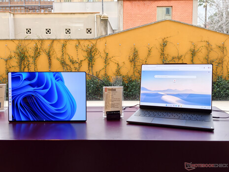 Den sekundära skärmen på ThinkBook Modular AI PC-konceptet som en sidodisplay