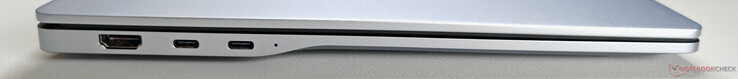 Vänster: HDMI 2.1 (4K@ 60 Hz), 2x USB-C 4.0 (40 GBit/s, DisplayPort, Power Delivery)
