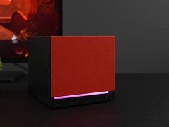 Steam Machine-minidator med röd frontpanel och RGB-belysning