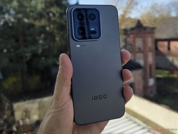 Vivo iQOO 15 Ultra smartphone recension