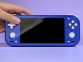 Anbernic RG 55G1 i färgen Indigo, en av de tre färger som den kommer att finnas i.