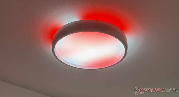 Taklampan har 60 styrbara LED-lampor med graffitiefekt...