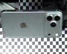 En omfattande läcka från Apple ger en första påstådd inblick i iPhone 18 Pro. Bilder på enhetens insida har också läckt ut.